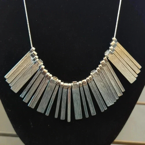 BANANA Republic silver spiked necklace - Picture 6 of 8